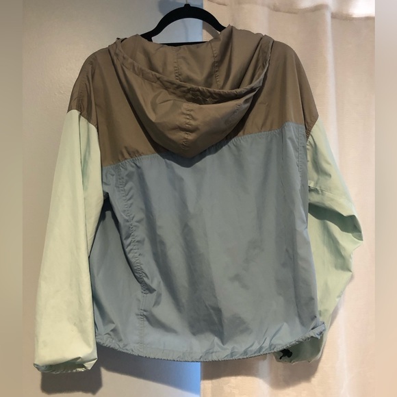 North face women’s wind breaker jacket with hood - Picture 2 of 4